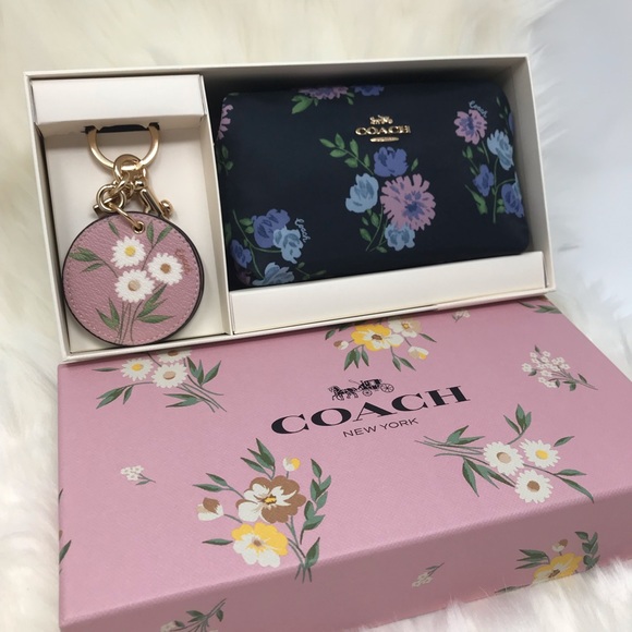 ❣️LAST ONE❣️COACH Cosmetic Bag Travel Boxed Set - Picture 4 of 8